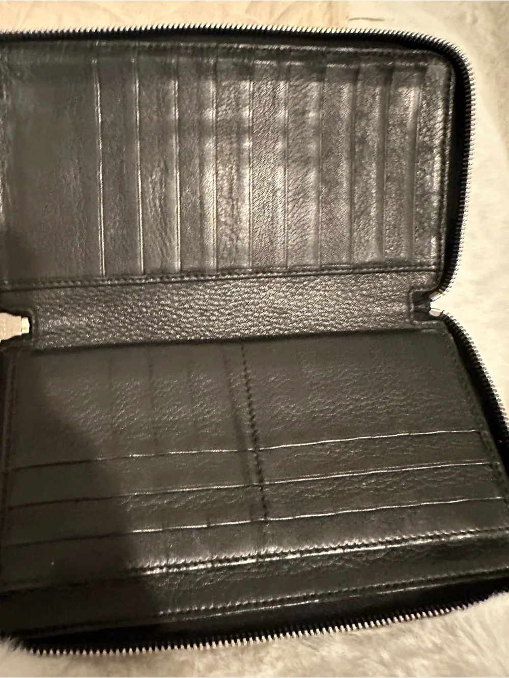 Gucci Black Leather Zip-Around Wallet with Embossed Double G